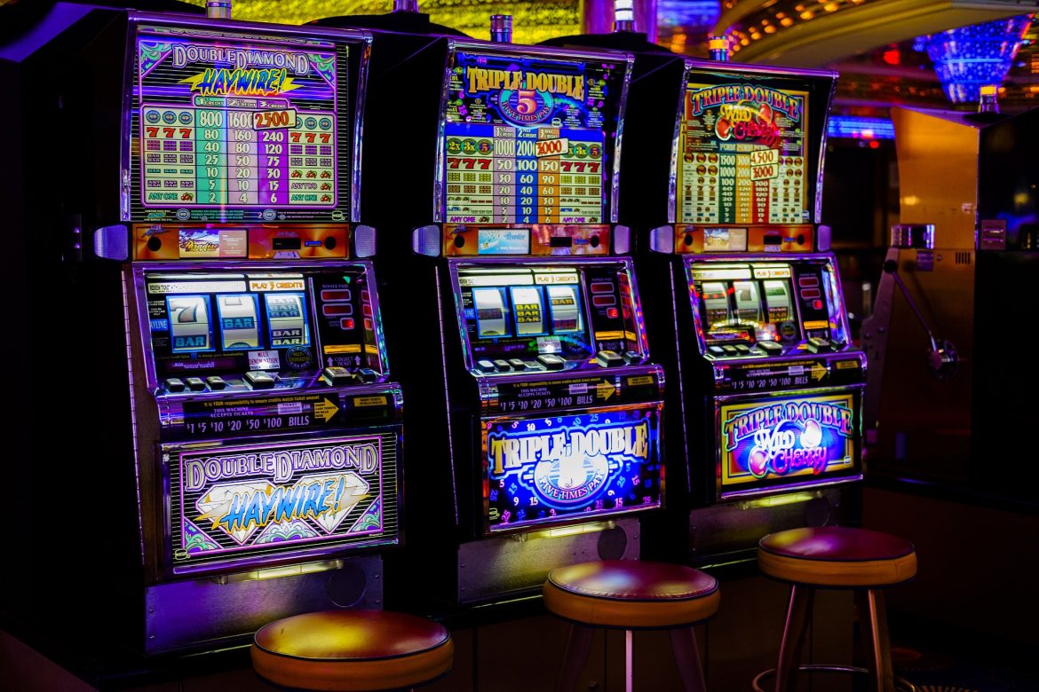 Understanding Paylines and Payouts in Online Slot Games